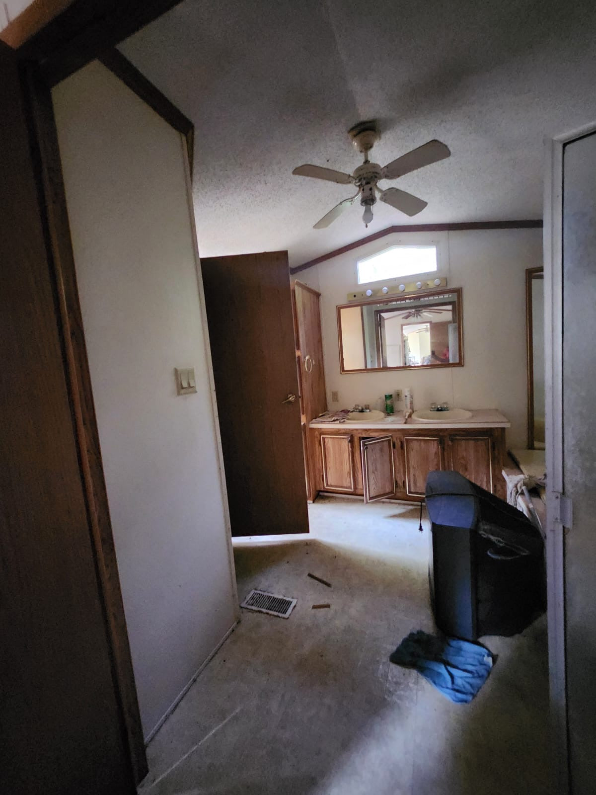109 Creekview Dr, Vass, NC 28394