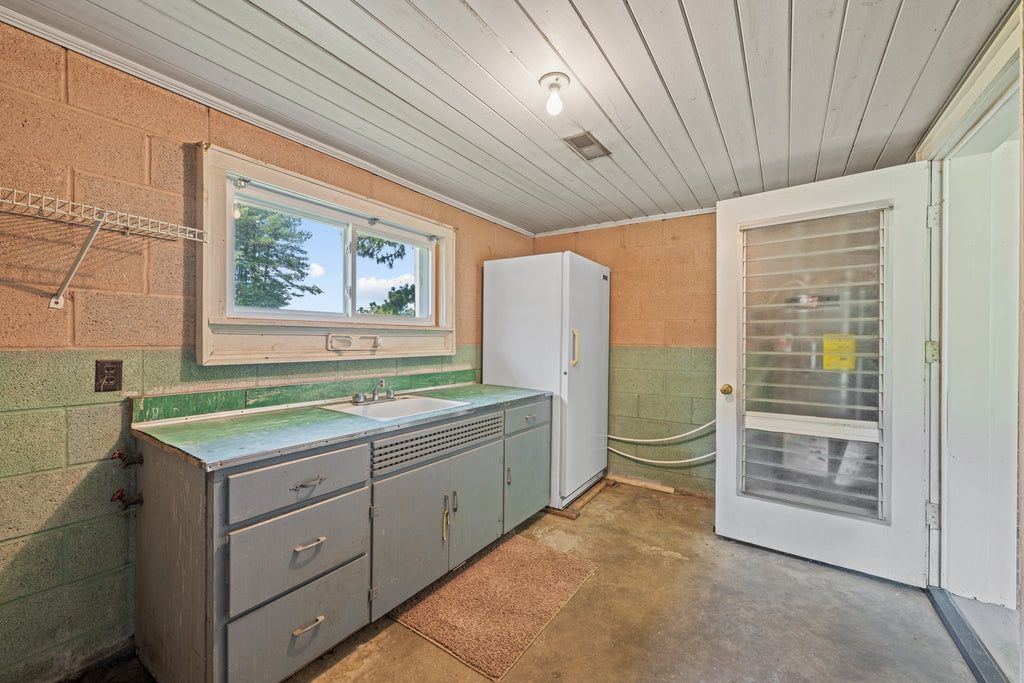 390 Richardson Rd. Dover NC 28526