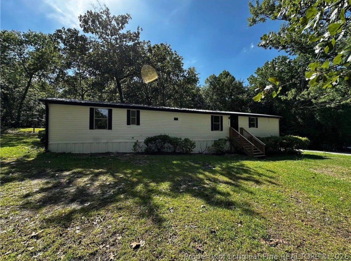 124 Autumn Dr, Vass, NC 28394