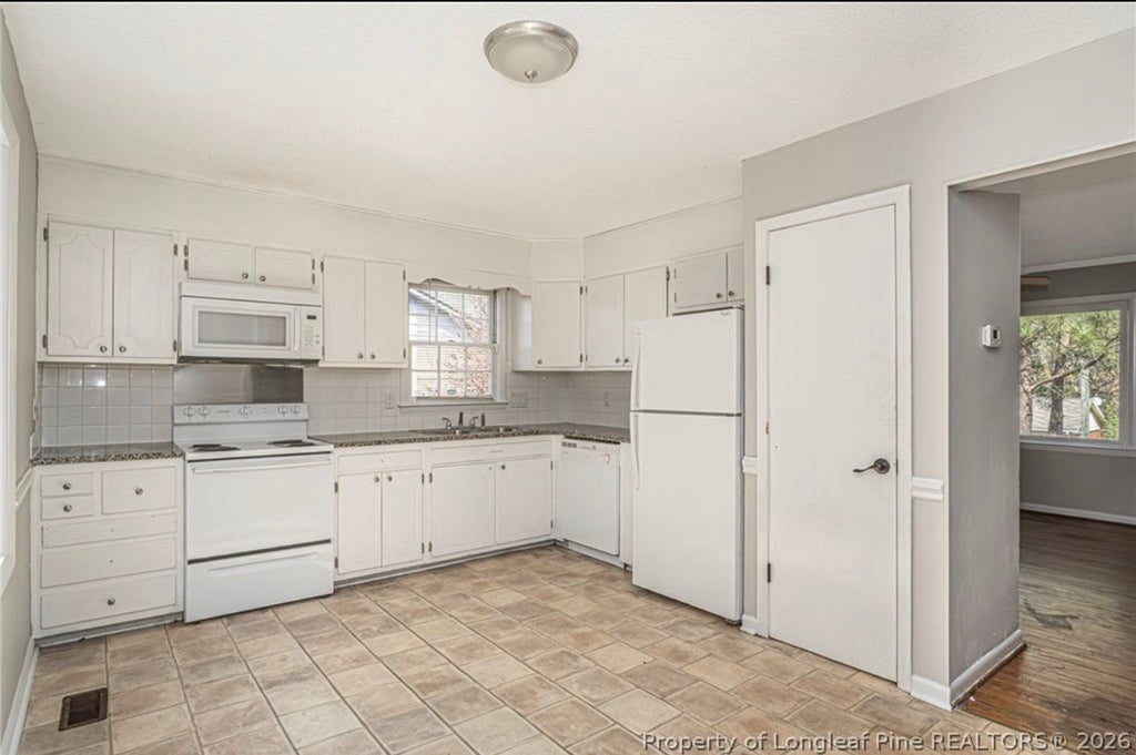 563 Alleghany Rd, Fayetteville, NC 28304