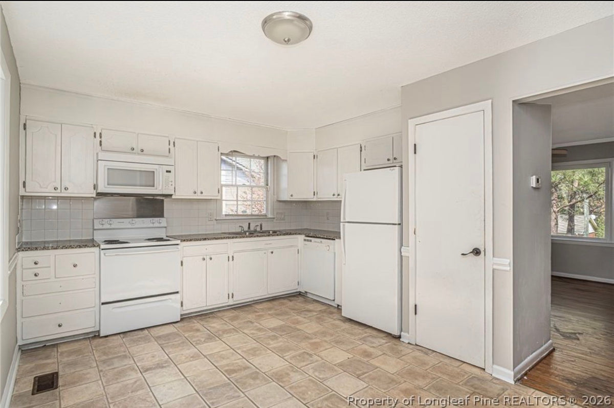 563 Alleghany Rd, Fayetteville, NC 28304