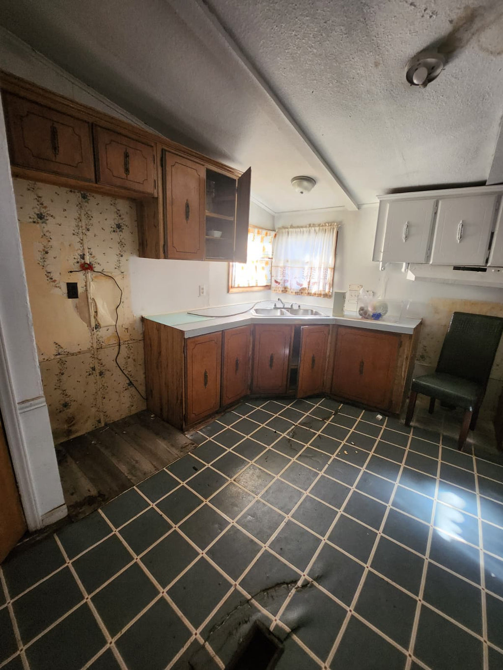 2211 Beechnut Dr, Kinston, NC 28504