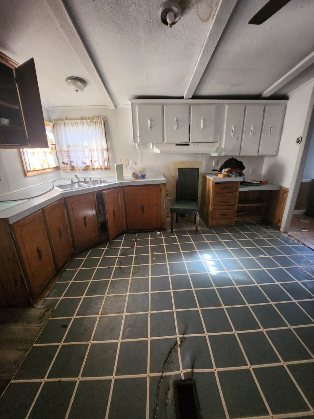 2211 Beechnut Dr, Kinston, NC 28504