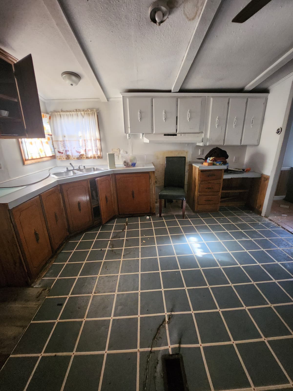 2211 Beechnut Dr, Kinston, NC 28504