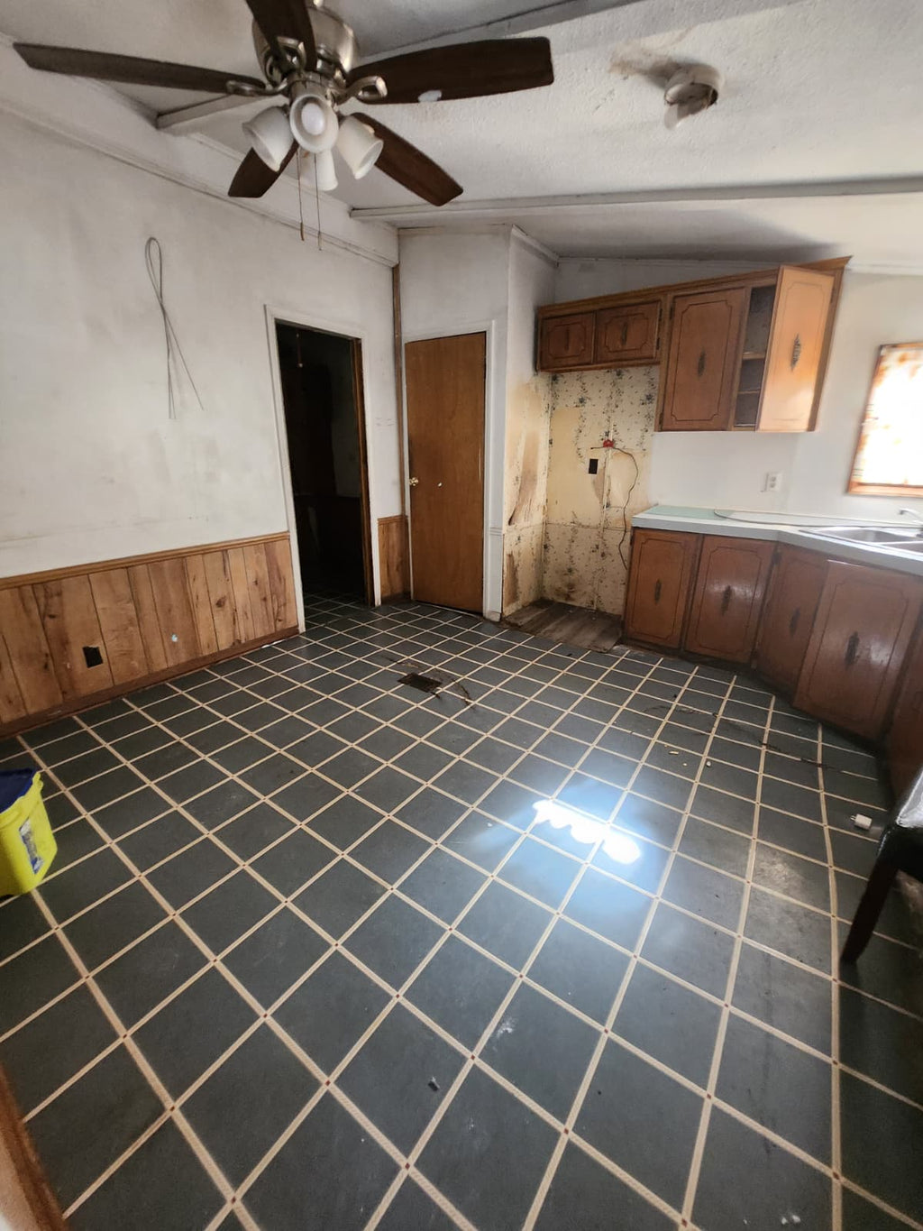 2211 Beechnut Dr, Kinston, NC 28504